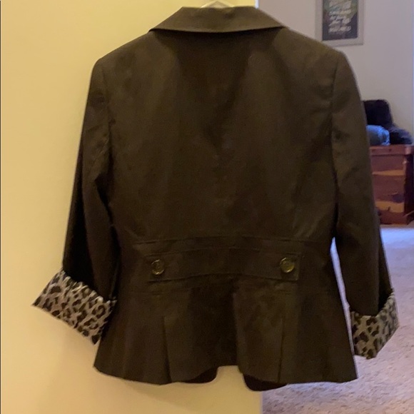 Brown Blazer with leopard print inside - Picture 2 of 2